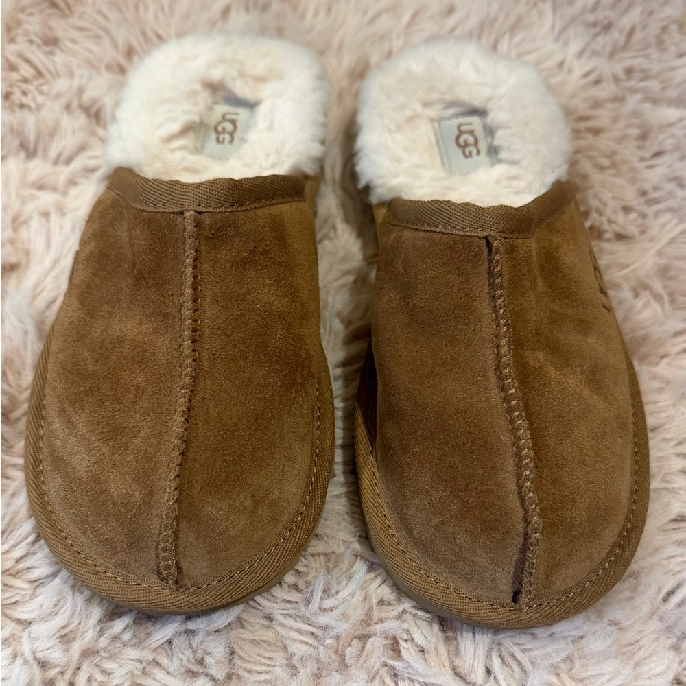 UGG Kids Slippers - Picture 3 of 6